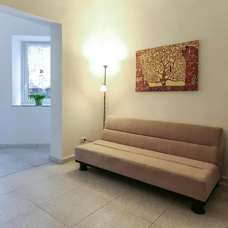 Jole's Apartment *
